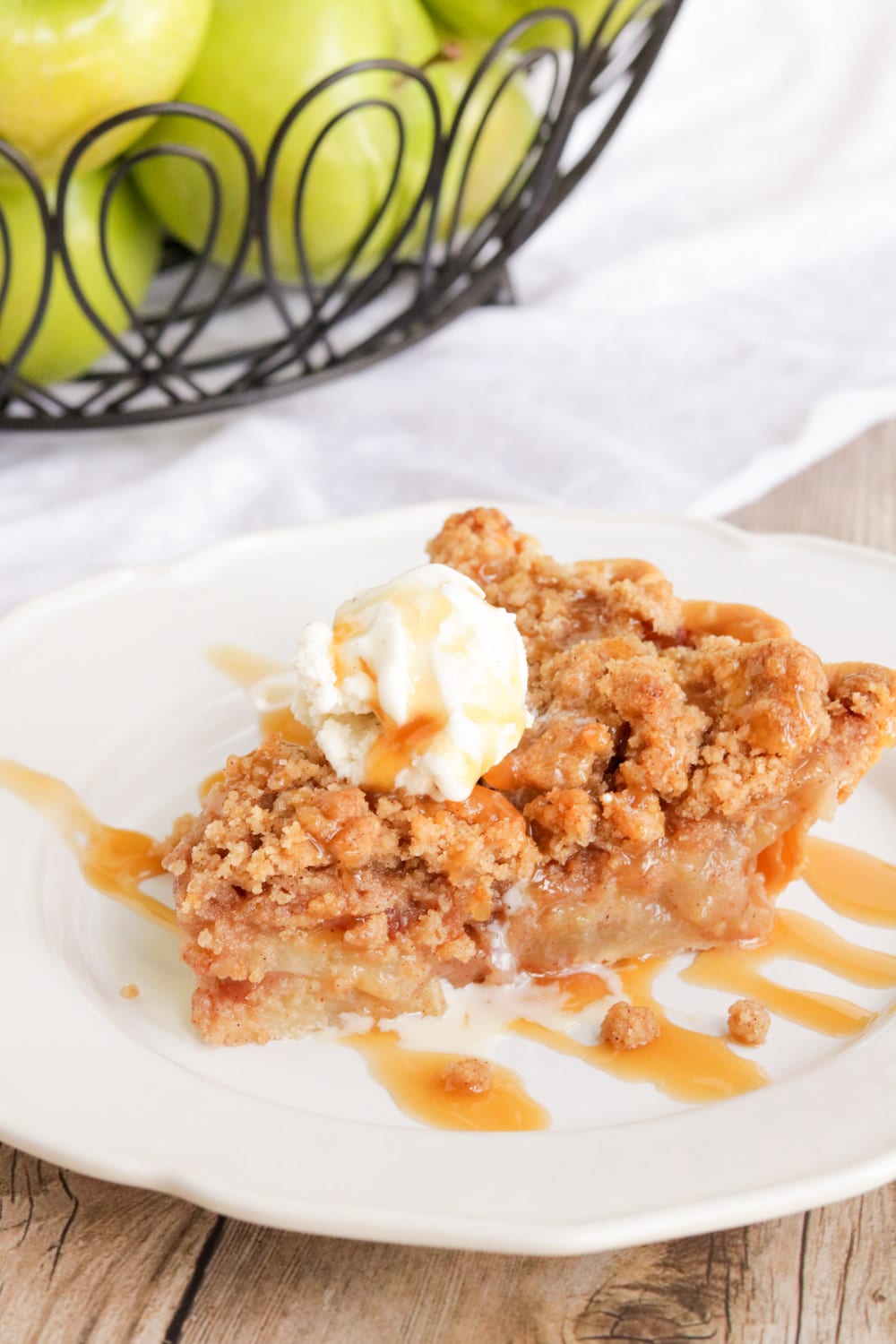 THE BEST Easy Apple Crumble Pie Fresh Coast Eats