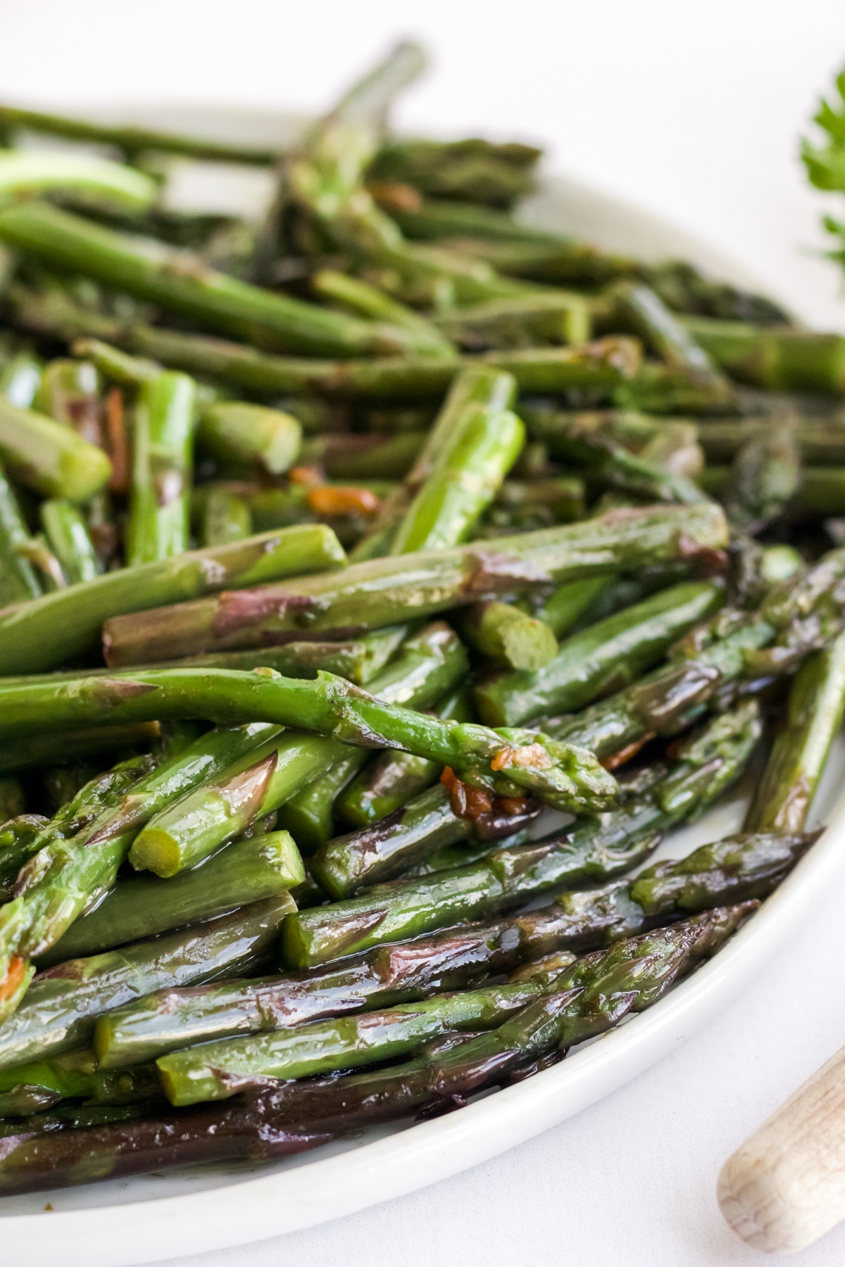 white plate with cooked asparagus