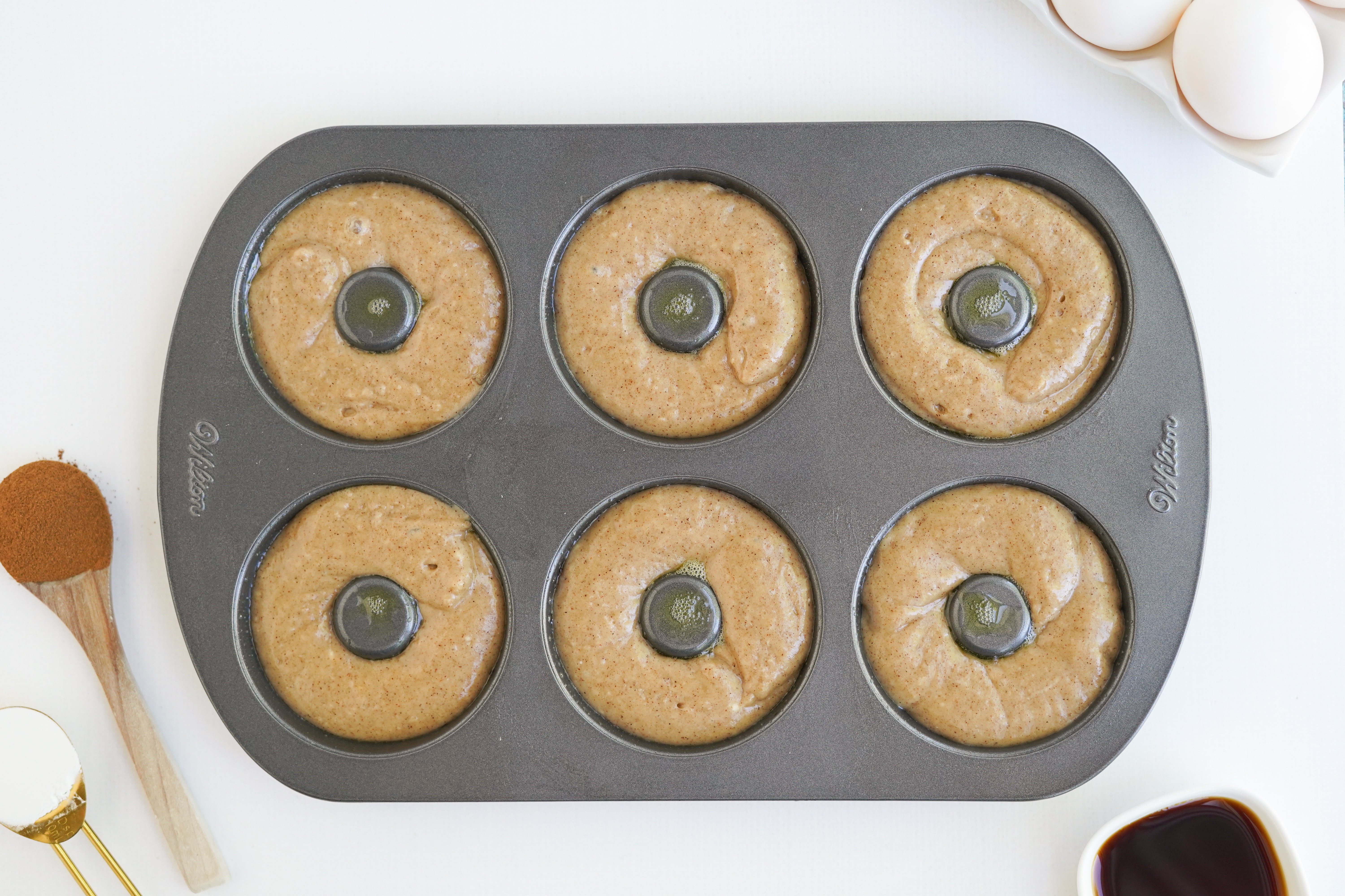 doughnut pan with batter