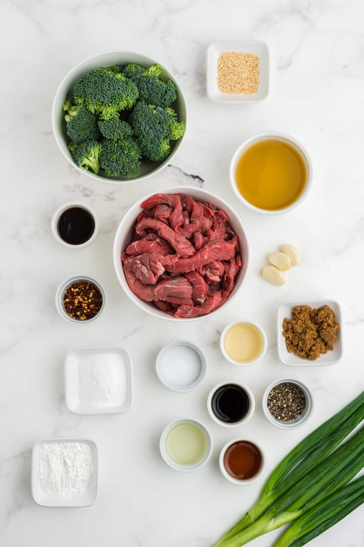 Ingredients for making beef with garlic sauce in bowls.
