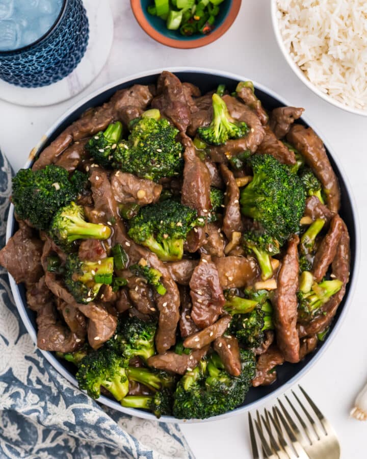 Beef with garlic sauce in a dish.